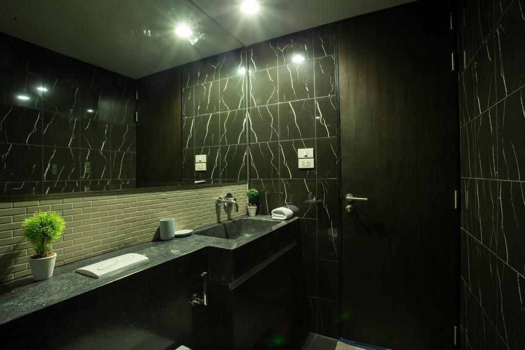 Siamese Gioia Aparthotel Банкок Екстериор снимка