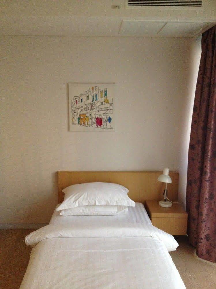 Siamese Gioia Aparthotel Банкок Екстериор снимка