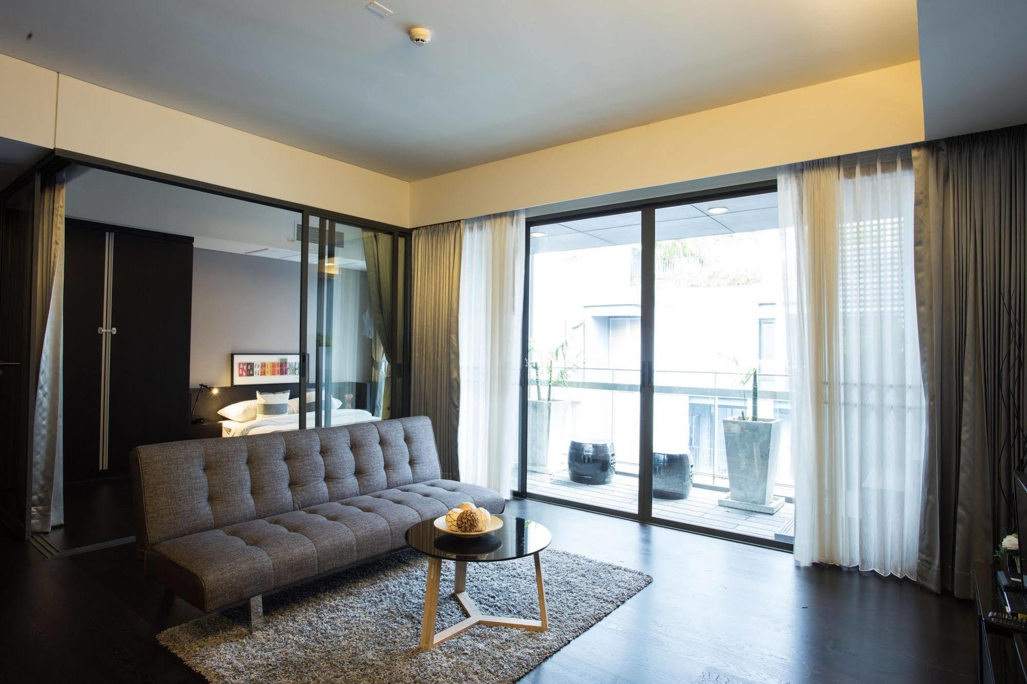 Siamese Gioia Aparthotel Банкок Екстериор снимка
