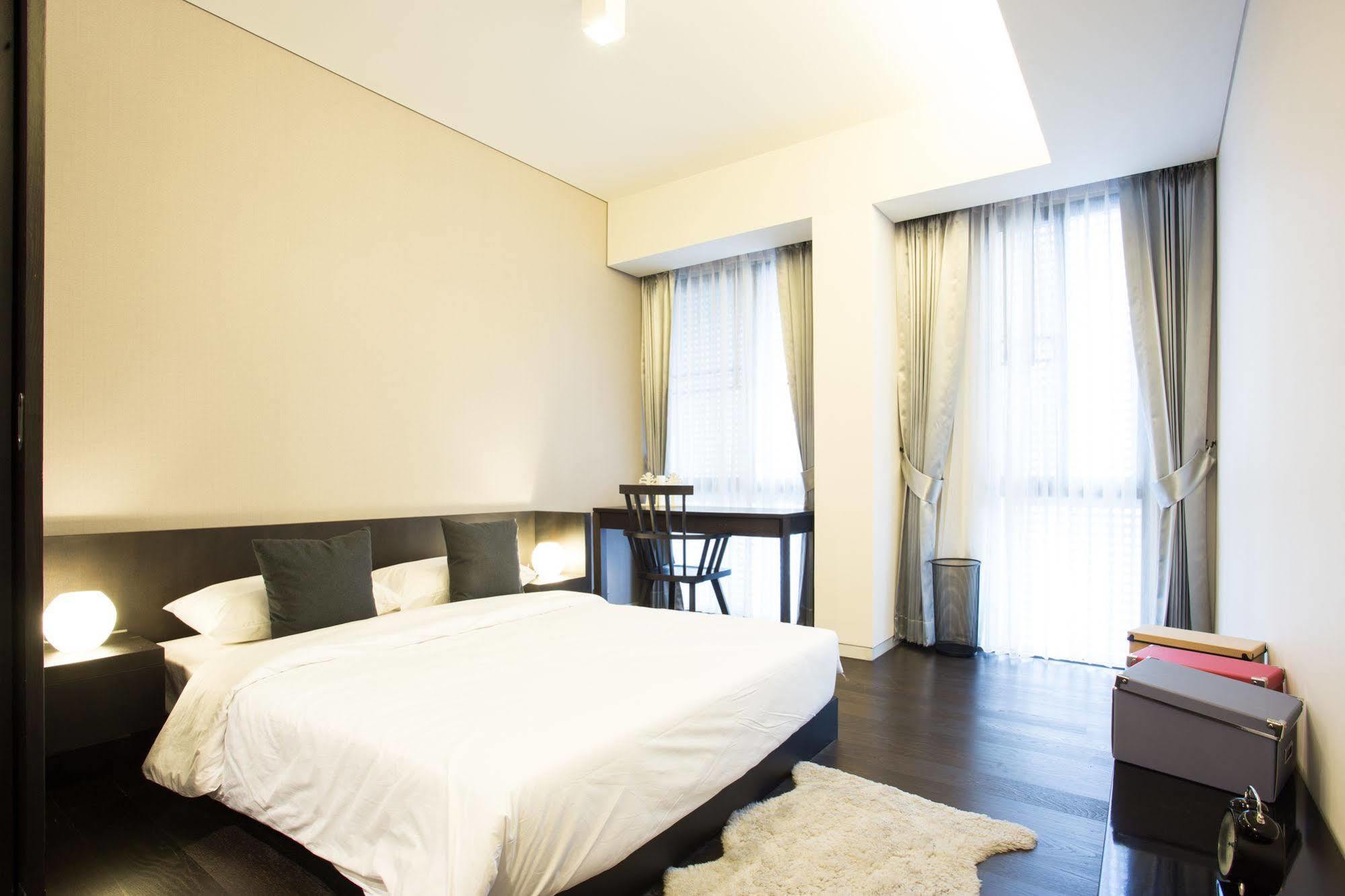 Siamese Gioia Aparthotel Банкок Екстериор снимка